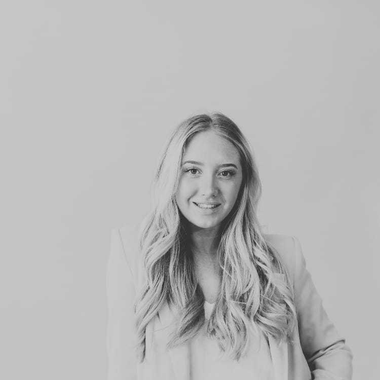Portrait of Eva, a professional stylist at Jubi Salon, showcasing their expertise and style.